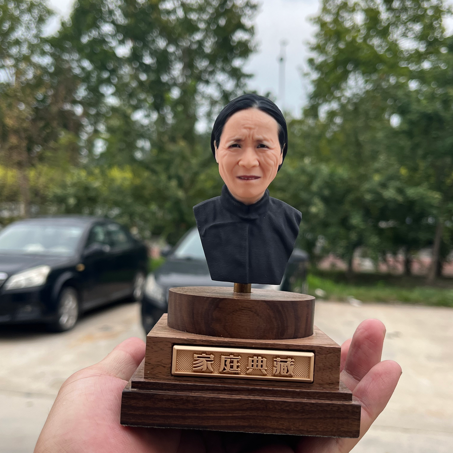 Customize 3D portraits of your loved ones